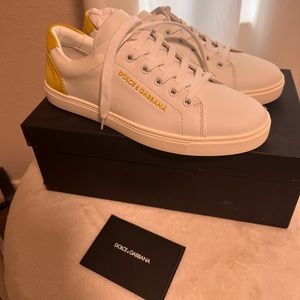 Brand new Dolce and Gabanna sneakers in white leather and yellow suede